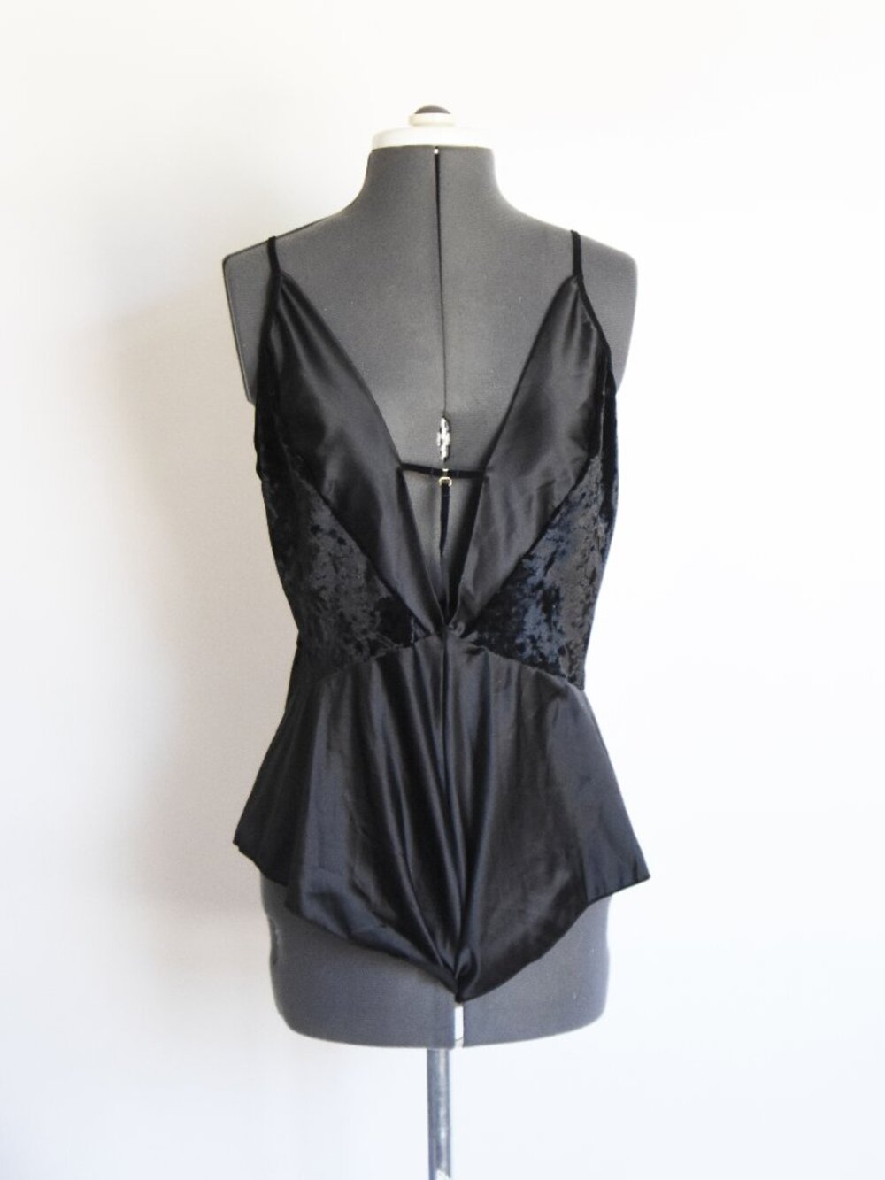 VTG Frederick's of Hollywood Black Velvet & Satin Bodysuit Teddy 1X Y2K Pin-Up